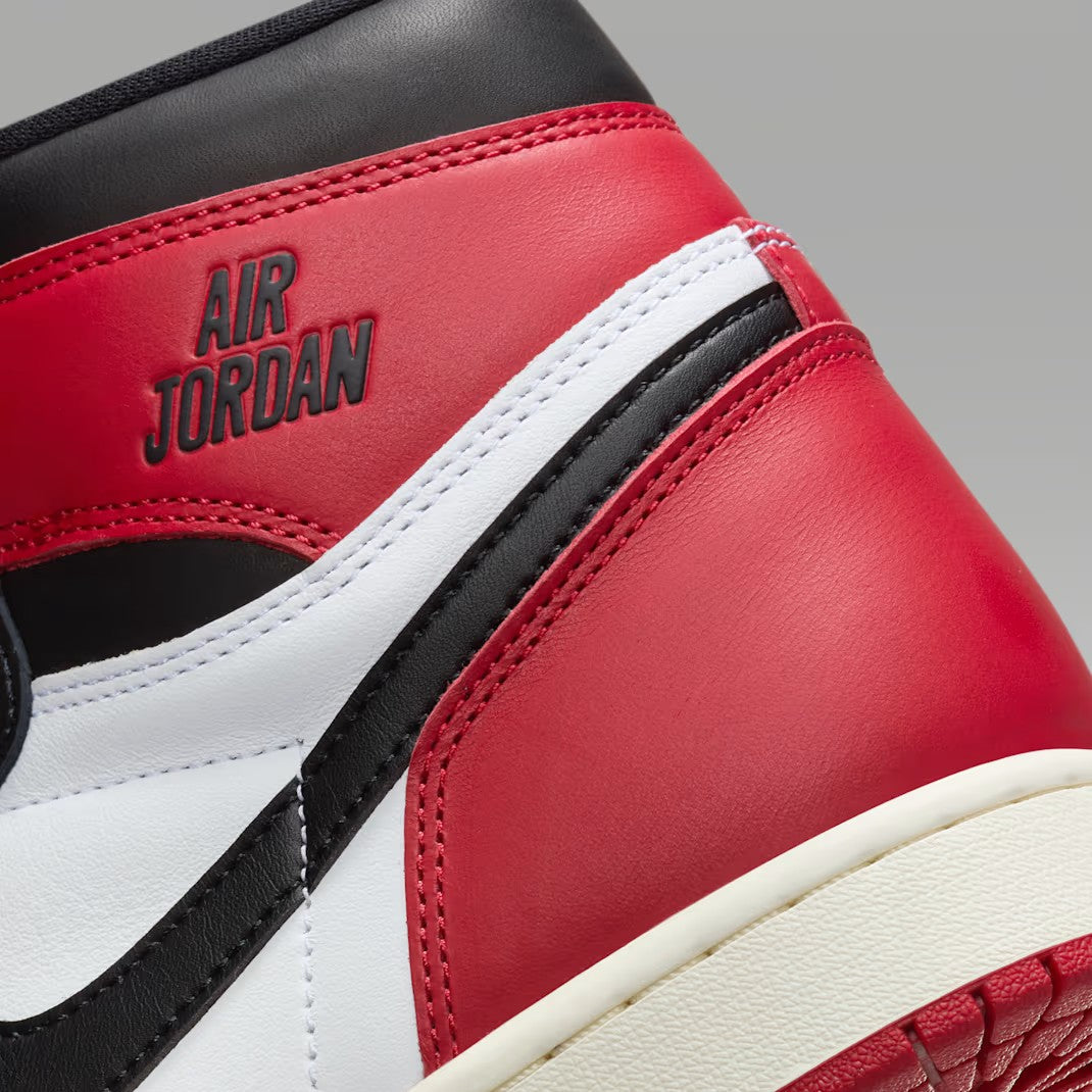 Air Jordan 1 Retro High OG "Black Toe"